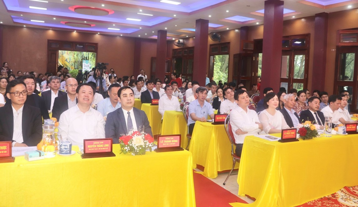 Hội nghị đã nhấn mạnh vào tầm nhìn và lợi ích của việc xúc tiến đầu tư, góp phần vào sự phát triển kinh tế - xã hội của thị xã và khu vực lân cận Hội nghị đã nhấn mạnh vào tầm nhìn và lợi ích của việc xúc tiến đầu tư, góp phần vào sự phát triển kinh tế - xã hội của thị xã và khu vực lân cận