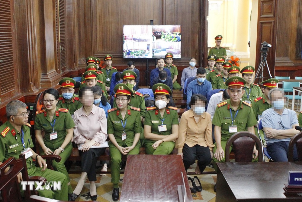 Các bị cáo tại phiên tòa xét xử sơ thẩm vụ án Vạn Thịnh Phát ngày 27/3. (Ảnh: Thanh Vũ/TTXVN) ttxvn_van thinh phat 3.jpg