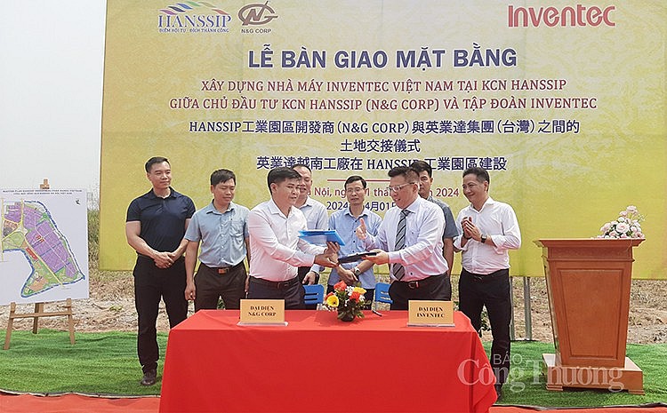 Lễ ký kết bàn giao. Lễ ký kết bàn giao.