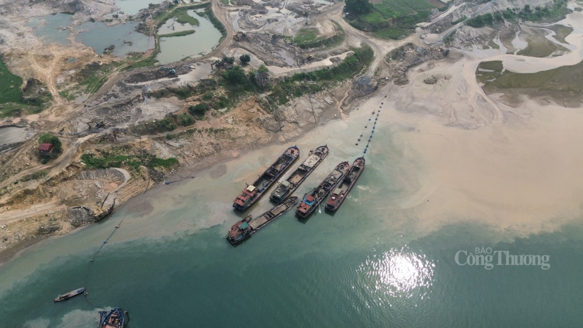 Hoà Bình: Dân bức xúc vì bãi tập kết cát hoạt động cả ngày lẫn đêm Hoà Bình: Dân bức xúc vì bãi tập kết cát hoạt động cả ngày lẫn đêm