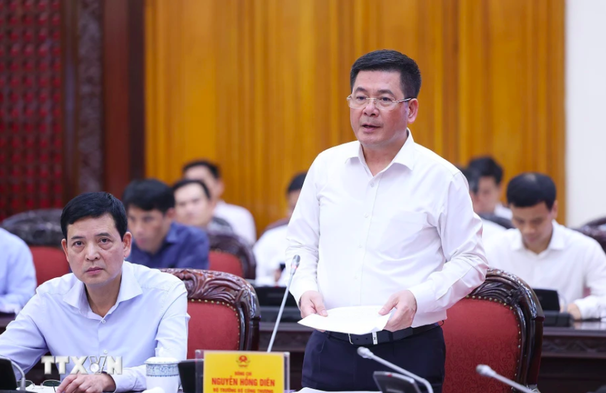 Thủ tướng chủ trì cuộc họp trực tuyến về đường dây 500kV mạch 3 Thủ tướng chủ trì cuộc họp trực tuyến về đường dây 500kV mạch 3