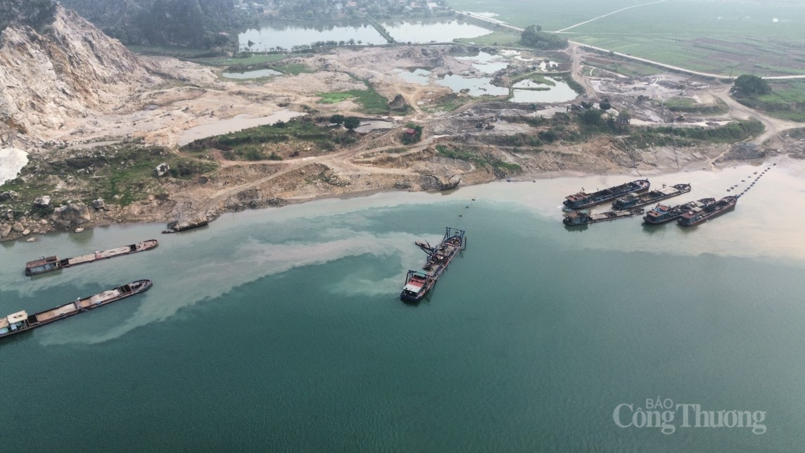 Hoà Bình: Lộ diện các bãi tập kết cát trái phép tại xã Thịnh Minh Hoà Bình: Lộ diện các bãi tập kết cát trái phép tại xã Thịnh Minh