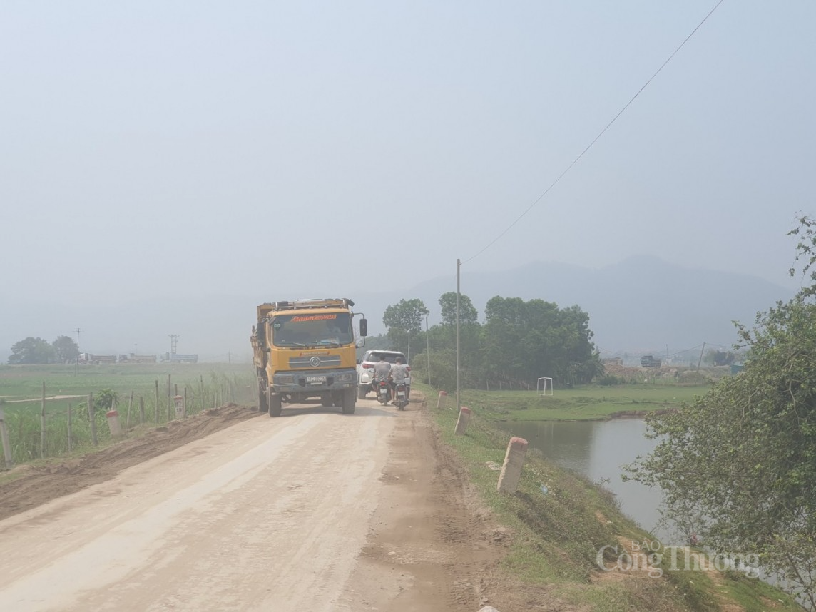 Hoà Bình: Lộ diện các bãi tập kết cát trái phép tại xã Thịnh Minh Hoà Bình: Lộ diện các bãi tập kết cát trái phép tại xã Thịnh Minh