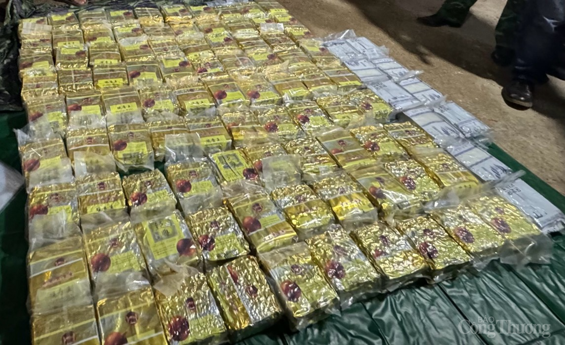 Quảng Trị: “Lật tẩy” thủ đoạn giấu 100kg ma tuý trên trần xe khách Quảng Trị: “Lật tẩy” thủ đoạn giấu 100kg ma tuý trên trần xe khách