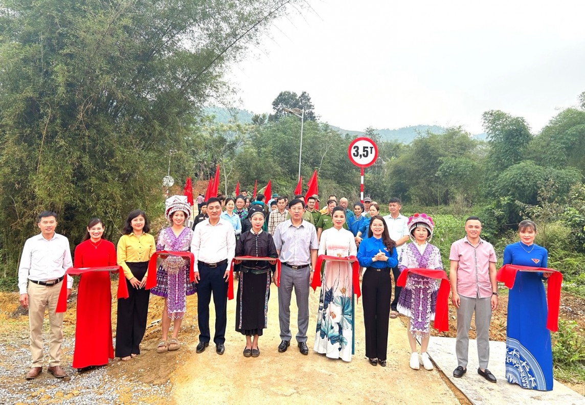 Hà Giang: Khánh thành cầu dân sinh vượt lũ tặng bà con vùng cao huyện Bắc Quang Hà Giang: Khánh thành cầu dân sinh vượt lũ tặng bà con vùng cao huyện Bắc Quang