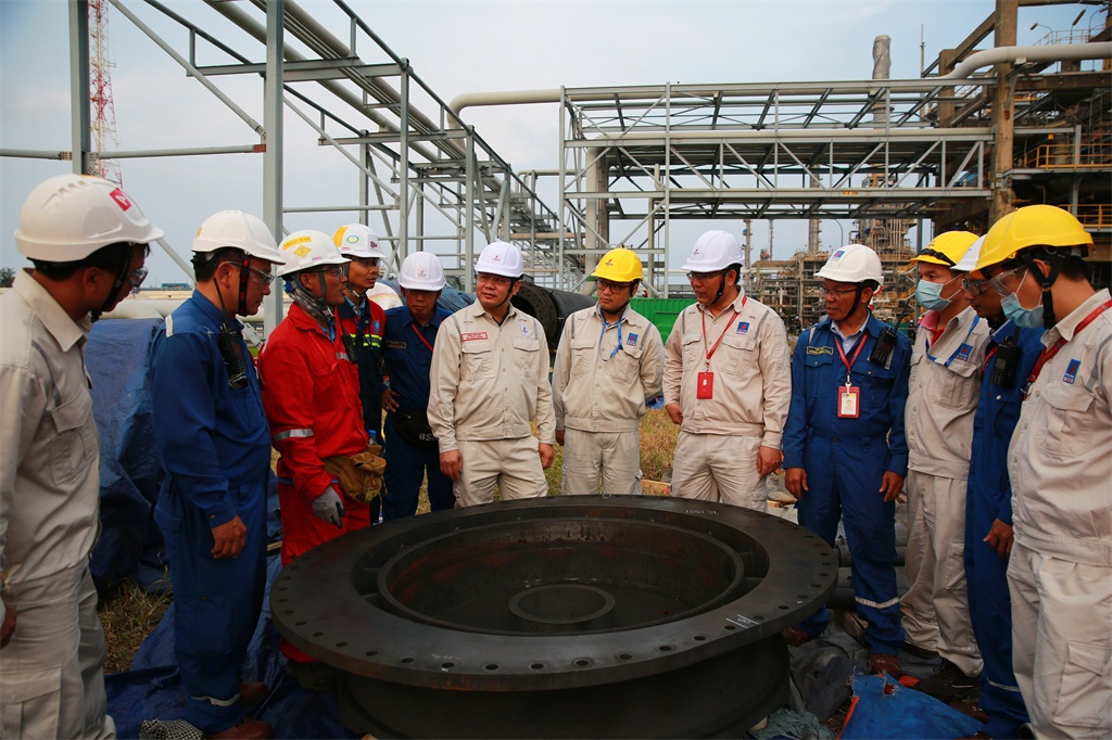 BSR trao giấy khen và thưởng nóng cho nhà thầu vượt tiến độ công việc trong bảo dưỡng tổng thể BSR trao giấy khen và thưởng nóng cho nhà thầu vượt tiến độ công việc trong bảo dưỡng tổng thể