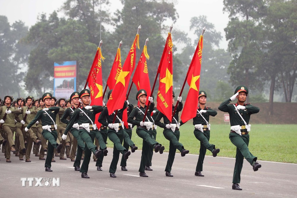 Khối bộ đội chủ lực tham gia hợp luyện. (Ảnh: Trọng Đức/TTXVN) ttxvn_kiem tra hop luyen chien thang dien bien phu (11).jpg