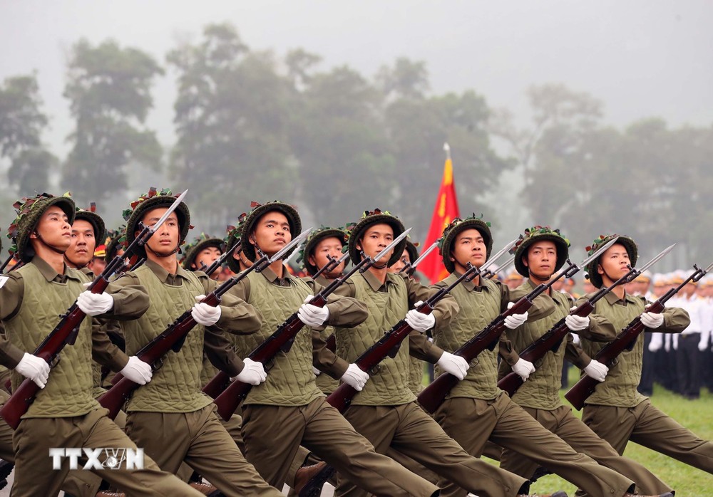 Khối bộ đội chủ lực tham gia hợp luyện. (Ảnh: Trọng Đức/TTXVN) ttxvn_kiem tra hop luyen chien thang dien bien phu (12).jpg