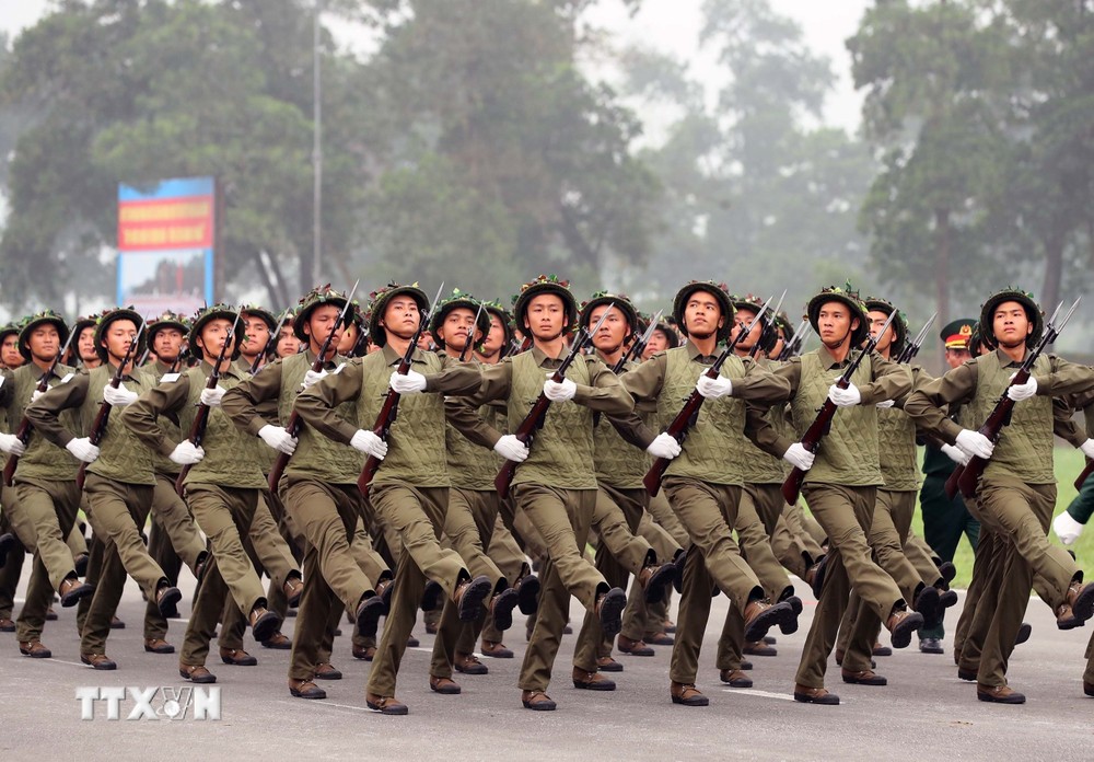 Khối bộ đội chủ lực tham gia hợp luyện. (Ảnh: Trọng Đức/TTXVN) ttxvn_kiem tra hop luyen chien thang dien bien phu (2).jpg