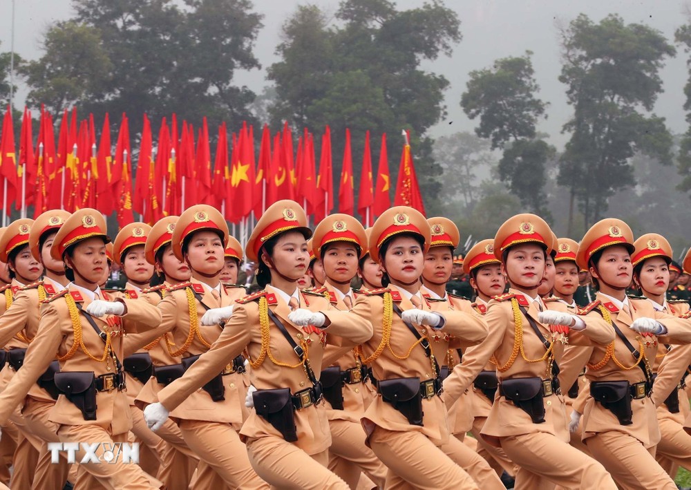 Khối nữ Cảnh sát Giao thông-Bộ Công an tham gia hợp luyện. (Ảnh: Trọng Đức/TTXVN) ttxvn_kiem tra hop luyen chien thang dien bien phu (22).jpg