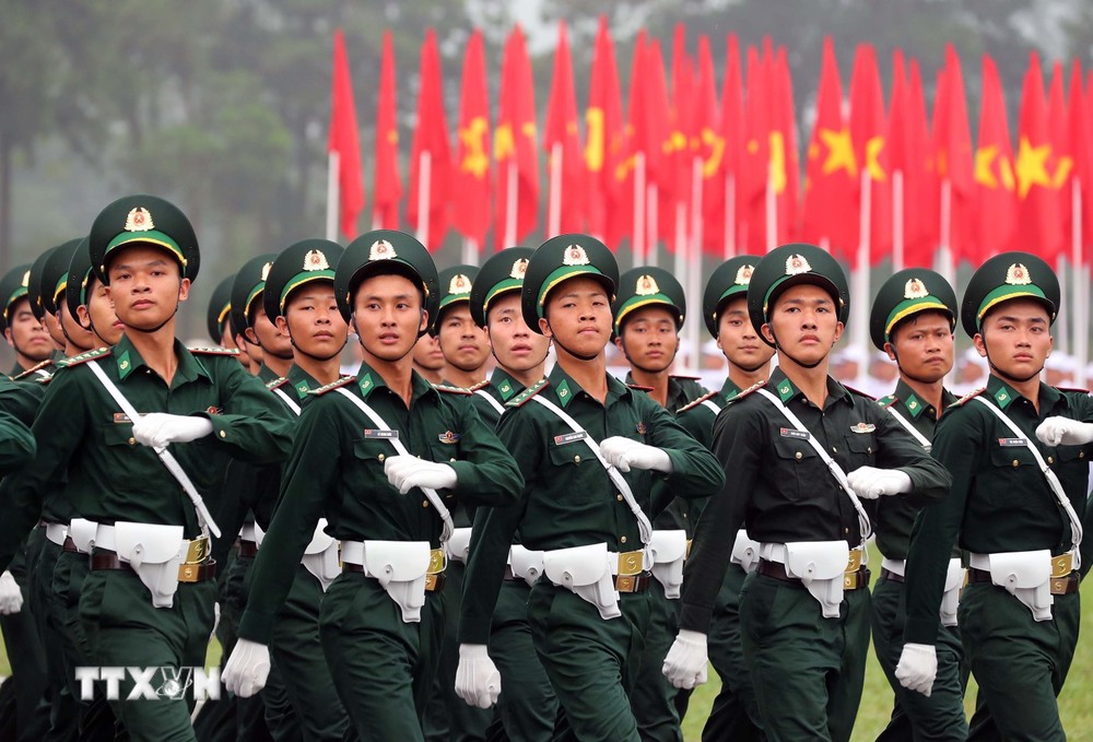 Khối sỹ quan Biên phòng tham gia hợp luyện. (Ảnh: Trọng Đức/TTXVN) ttxvn_kiem tra hop luyen chien thang dien bien phu (7).jpg