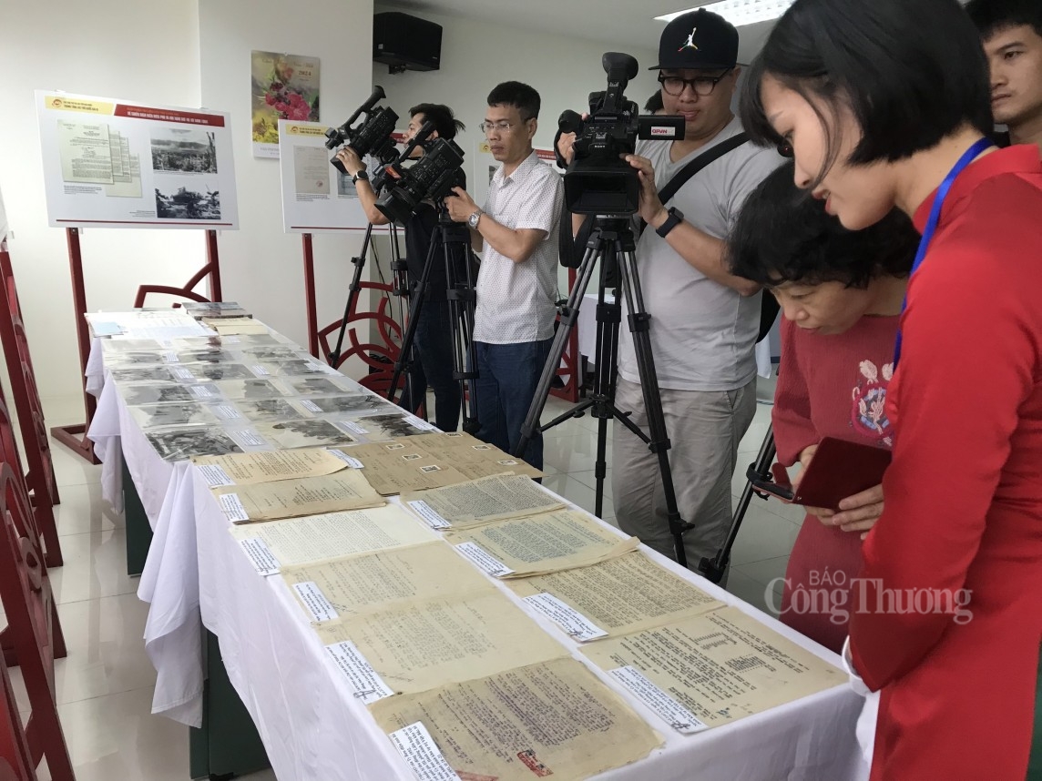 Giới thiệu tài liệu lưu trữ quốc gia về Chiến dịch Điện Biên Phủ và Hội nghị Giơnevơ Giới thiệu tài liệu lưu trữ quốc gia về Chiến dịch Điện Biên Phủ và Hội nghị Giơnevơ