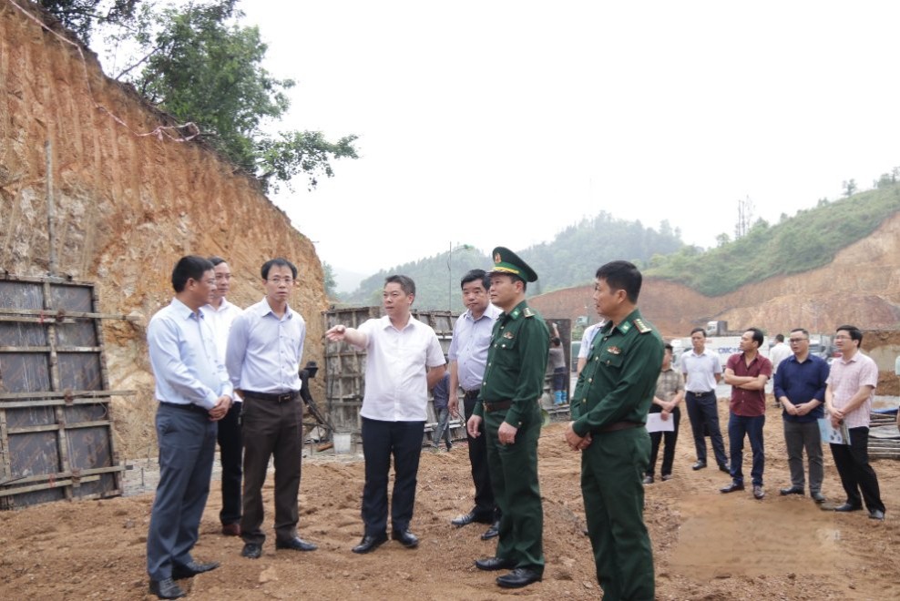 Đẩy nhanh tiến độ dự án mở rộng đường vận chuyển hàng hóa khu vực Cửa khẩu Quốc tế Hữu Nghị Đẩy nhanh tiến độ dự án mở rộng đường vận chuyển hàng hóa khu vực Cửa khẩu Quốc tế Hữu Nghị