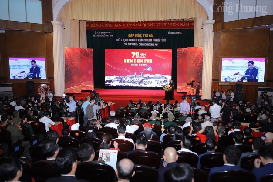 Xúc động cuộc gặp mặt, tri ân chiến sỹ, thanh niên xung phong tham gia Chiến dịch Điện Biên Phủ Xúc động cuộc gặp mặt, tri ân chiến sỹ, thanh niên xung phong tham gia Chiến dịch Điện Biên Phủ