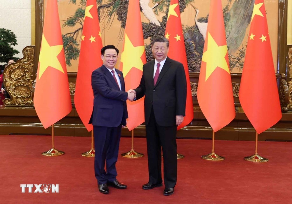 Chủ tịch Quốc hội Vương Đình Huệ hội kiến Tổng Bí thư, Chủ tịch nước Trung Quốc Tập Cận Bình. (Ảnh: Nhan Sáng/TTXVN) ttxvn_chu tich quoc hoi hoi kien Tap Can Binh (2).jpg