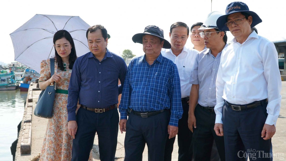 Bộ trưởng Lê Minh Hoan kiểm tra công tác phòng, chống IUU tại Bà Rịa – Vũng Tàu Bộ trưởng Lê Minh Hoan kiểm tra công tác phòng, chống IUU tại Bà Rịa – Vũng Tàu