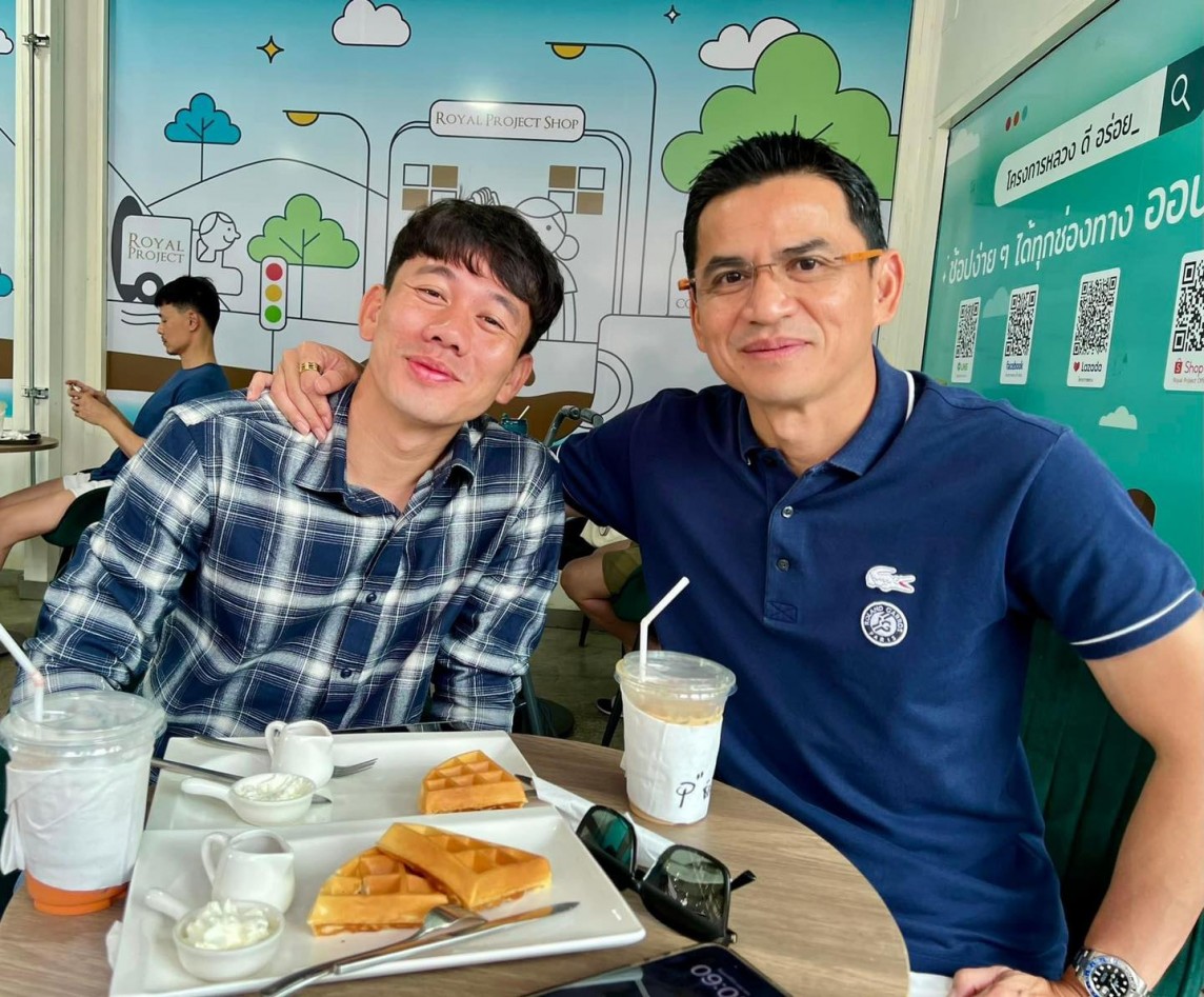 Minh Vương sang Thái Lan gặp huấn luyện viên Kiatisuk  Minh Vương sang Thái Lan gặp huấn luyện viên Kiatisuk