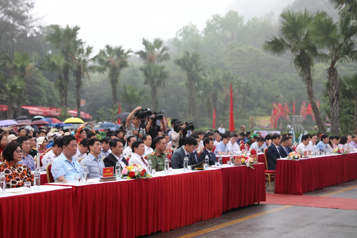 Tưng bừng khai mạc Lễ hội Đền Hùng và Tuần Văn hóa Du lịch Đất Tổ 2024 Tưng bừng khai mạc Lễ hội Đền Hùng và Tuần Văn hóa Du lịch Đất Tổ 2024