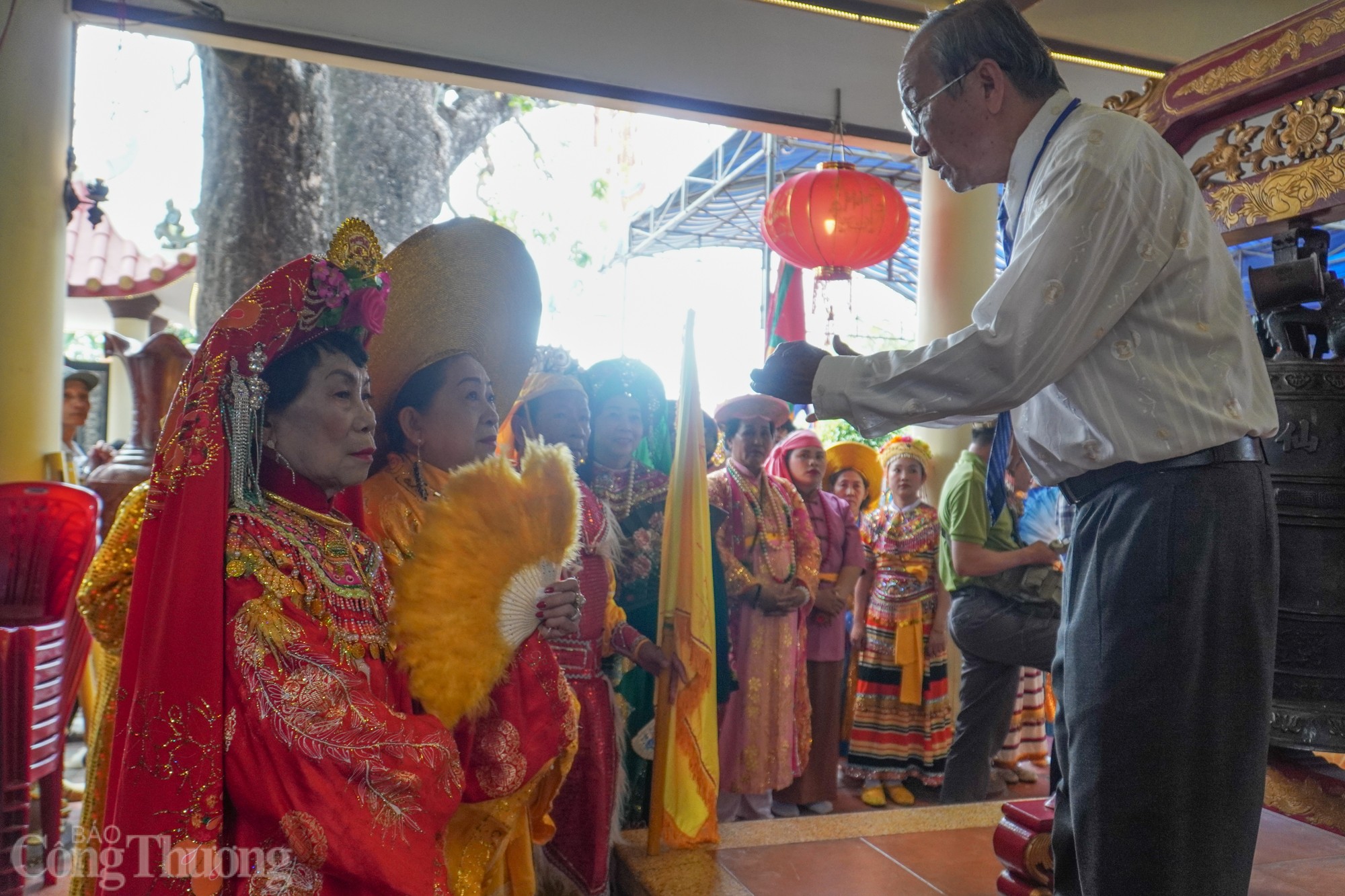 'Biển người' đổ về khai hội Am Chúa 'Biển người' đổ về khai hội Am Chúa