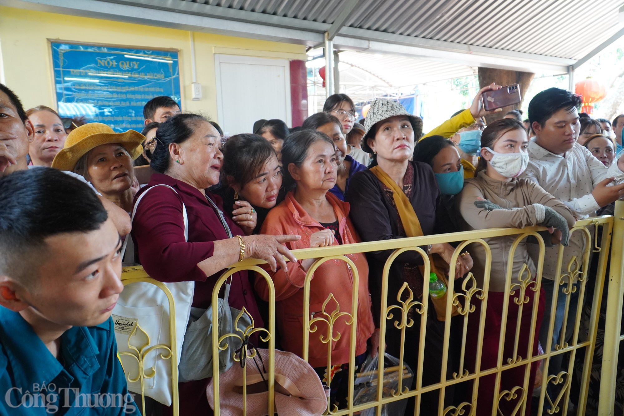 'Biển người' đổ về khai hội Am Chúa 'Biển người' đổ về khai hội Am Chúa