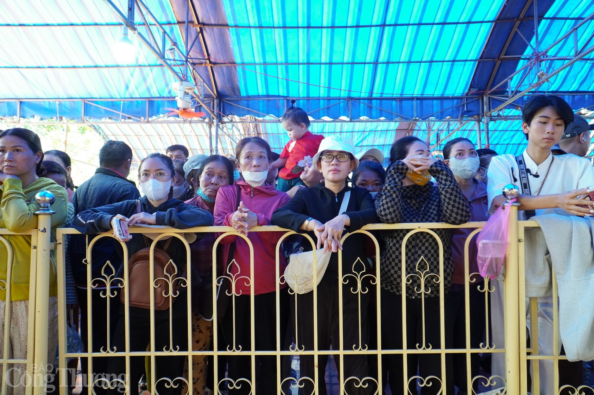 'Biển người' đổ về khai hội Am Chúa 'Biển người' đổ về khai hội Am Chúa