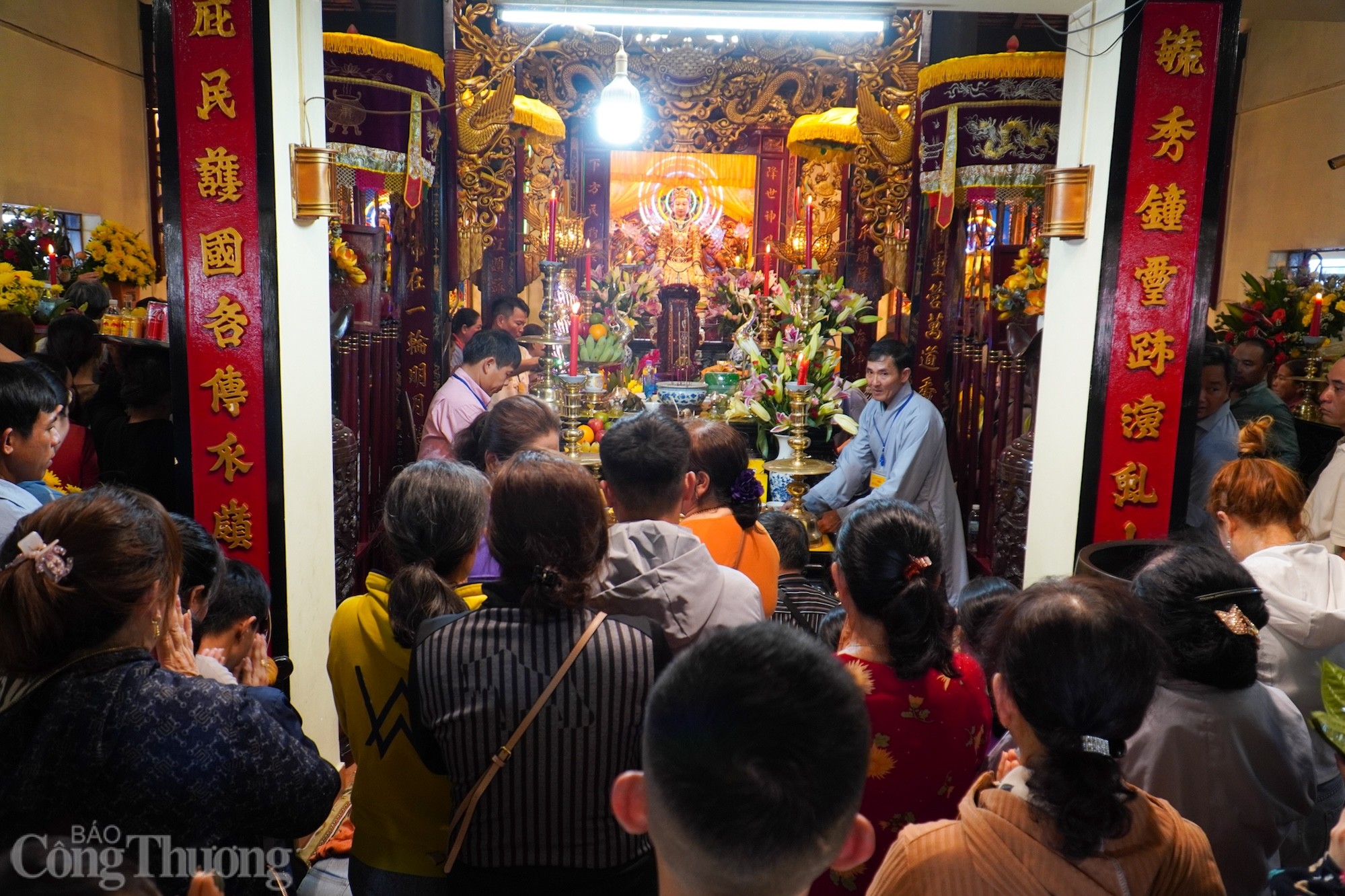 'Biển người' đổ về khai hội Am Chúa 'Biển người' đổ về khai hội Am Chúa