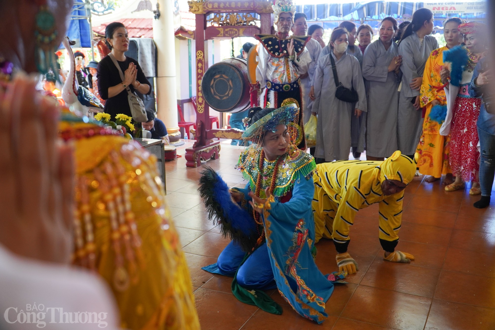 'Biển người' đổ về khai hội Am Chúa 'Biển người' đổ về khai hội Am Chúa