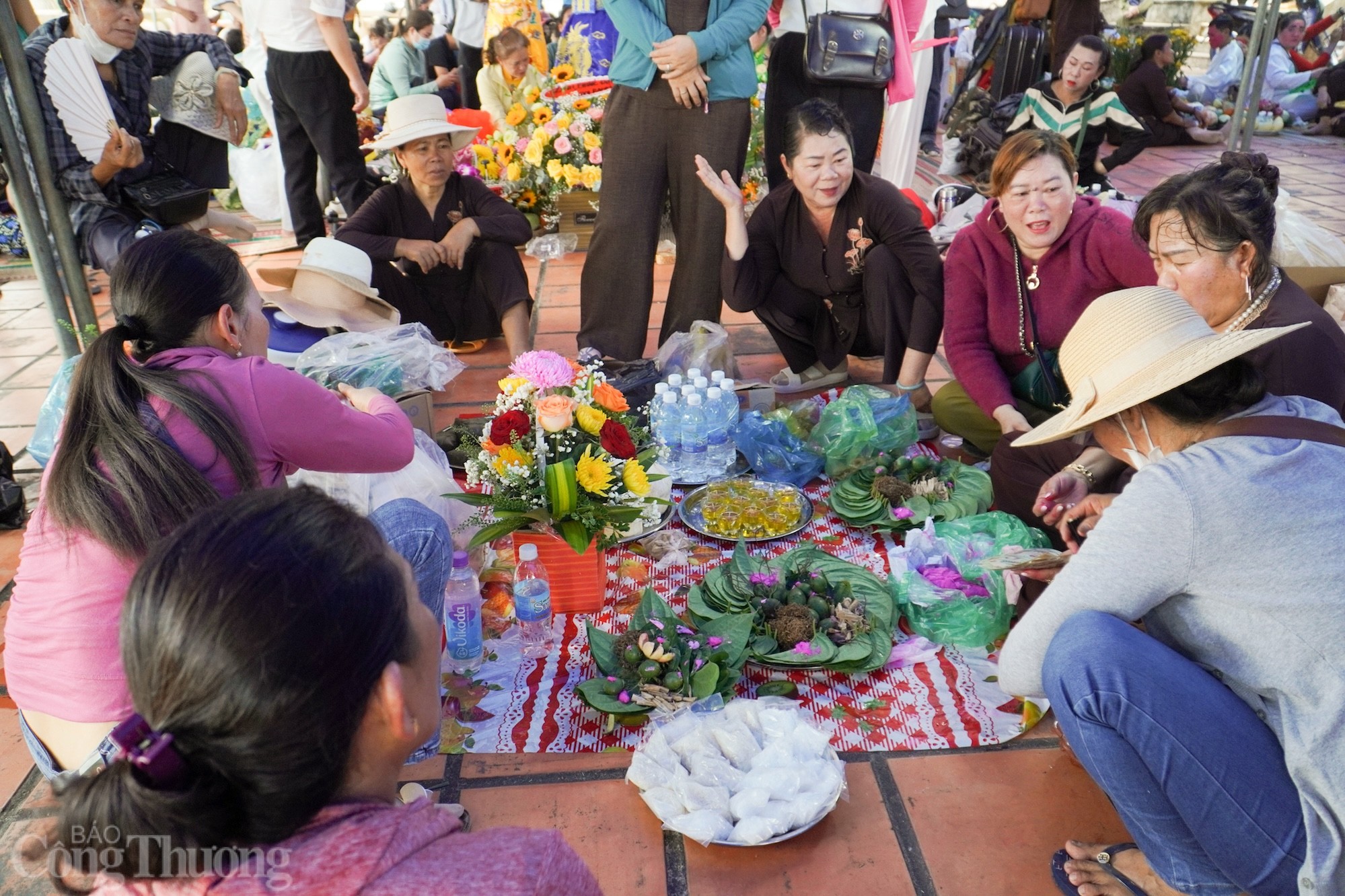 'Biển người' đổ về khai hội Am Chúa 'Biển người' đổ về khai hội Am Chúa