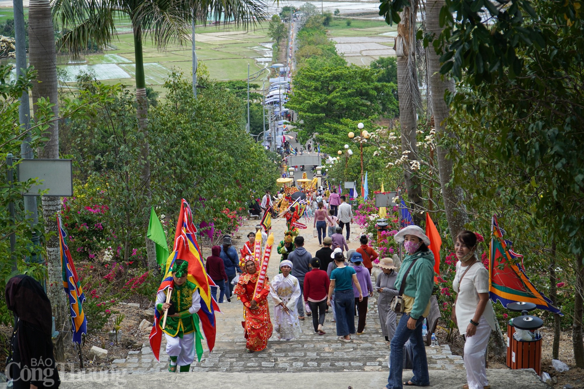 'Biển người' đổ về khai hội Am Chúa 'Biển người' đổ về khai hội Am Chúa