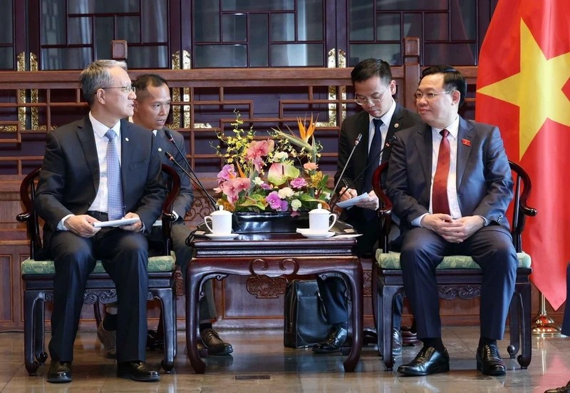 Chủ tịch Quốc hội Vương Đình Huệ tiếp các tập đoàn lớn của Trung Quốc Chủ tịch Quốc hội Vương Đình Huệ tiếp các tập đoàn lớn của Trung Quốc