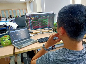 Thanh khoản suy yếu kéo VN-Index giảm hơn 4 điểm