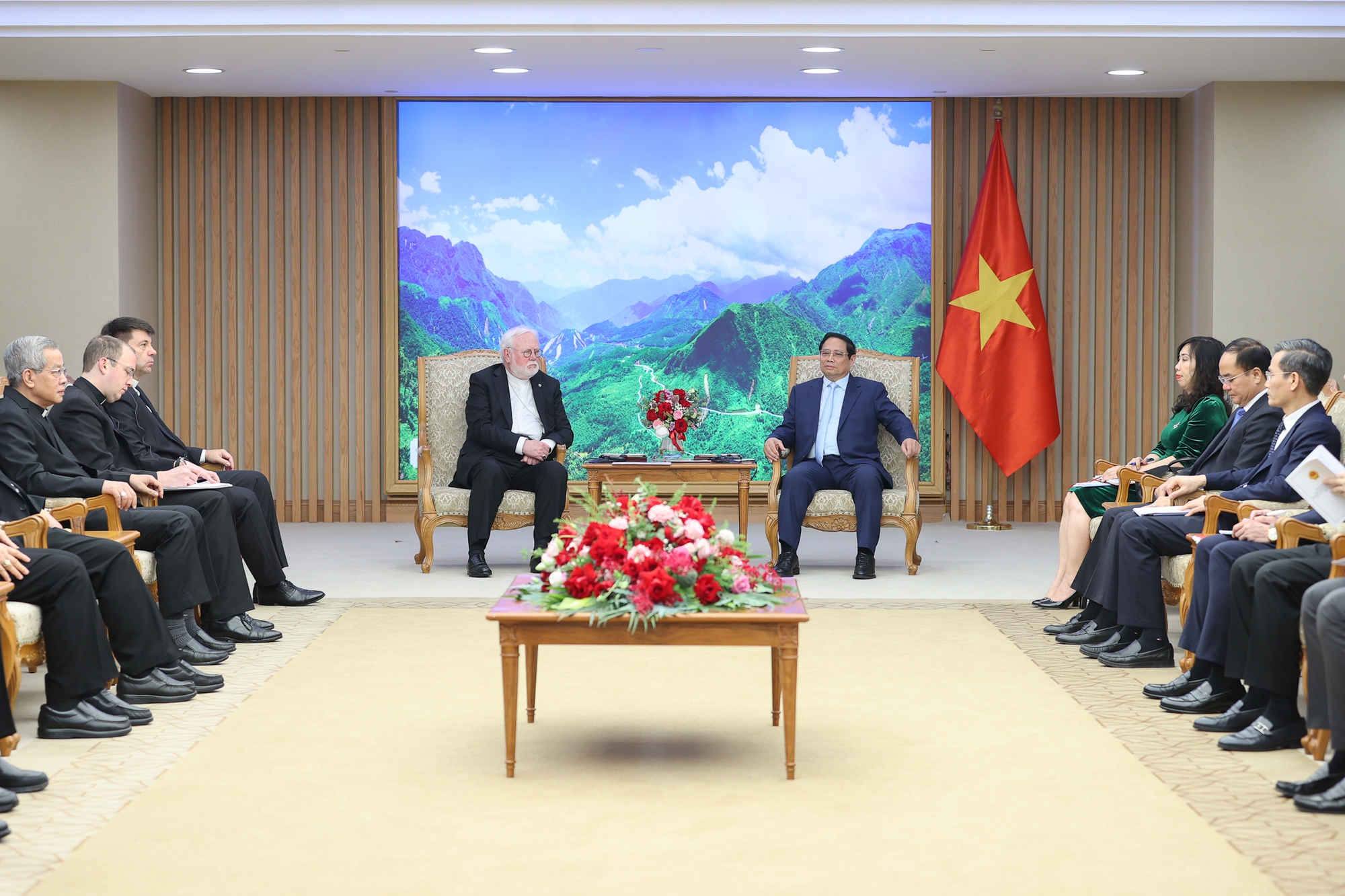 Thủ tướng Phạm Minh Chính tiếp Bộ trưởng Ngoại giao Tòa thánh Vatican- Ảnh 3. Thủ tướng Phạm Minh Chính tiếp Bộ trưởng Ngoại giao Tòa thánh Vatican- Ảnh 3.