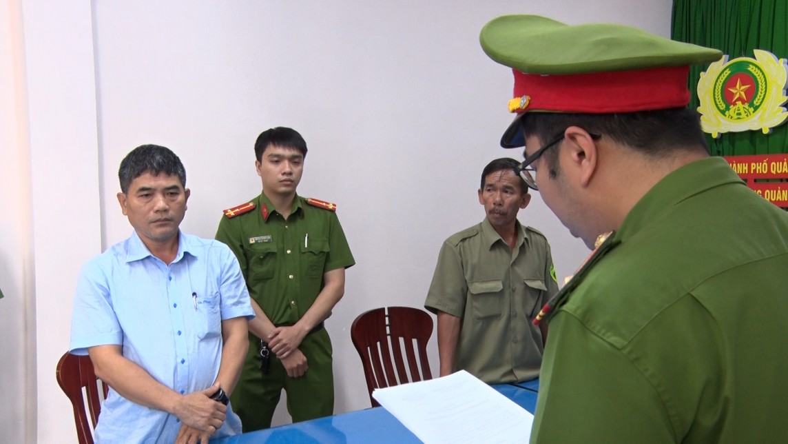 Bắt Phó Trưởng Ban Quản lý Khu kinh tế Dung Quất và các Khu công nghiệp Quảng Ngãi Bắt Phó Trưởng Ban Quản lý Khu kinh tế Dung Quất và các Khu công nghiệp Quảng Ngãi