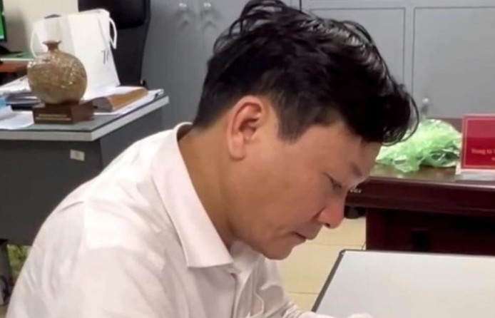 Hà Nội: Chủ tịch phường Nghĩa Đô nhận tiền tỷ để 