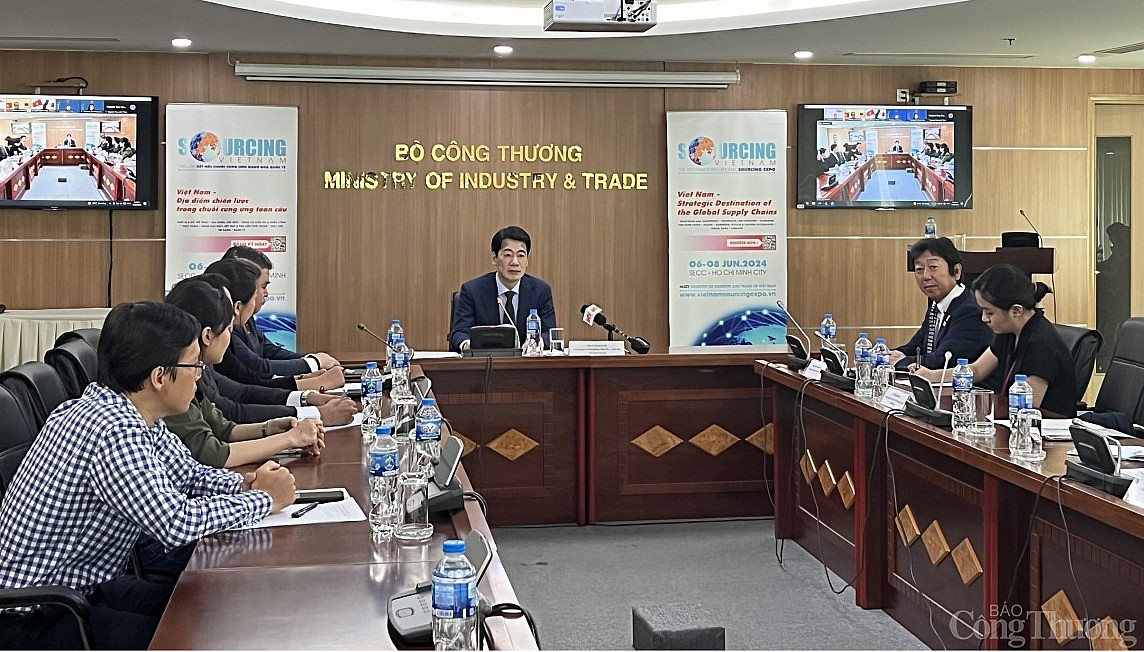 Tọa đàm kết nối chuỗi cung ứng hàng hóa quốc tế 2024 Tọa đàm kết nối chuỗi cung ứng hàng hóa quốc tế 2024