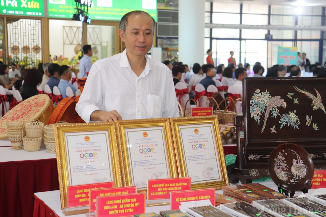 Hà Nội trao danh hiệu 15 làng nghề và 104 sản phẩm OCOP đạt 4 sao