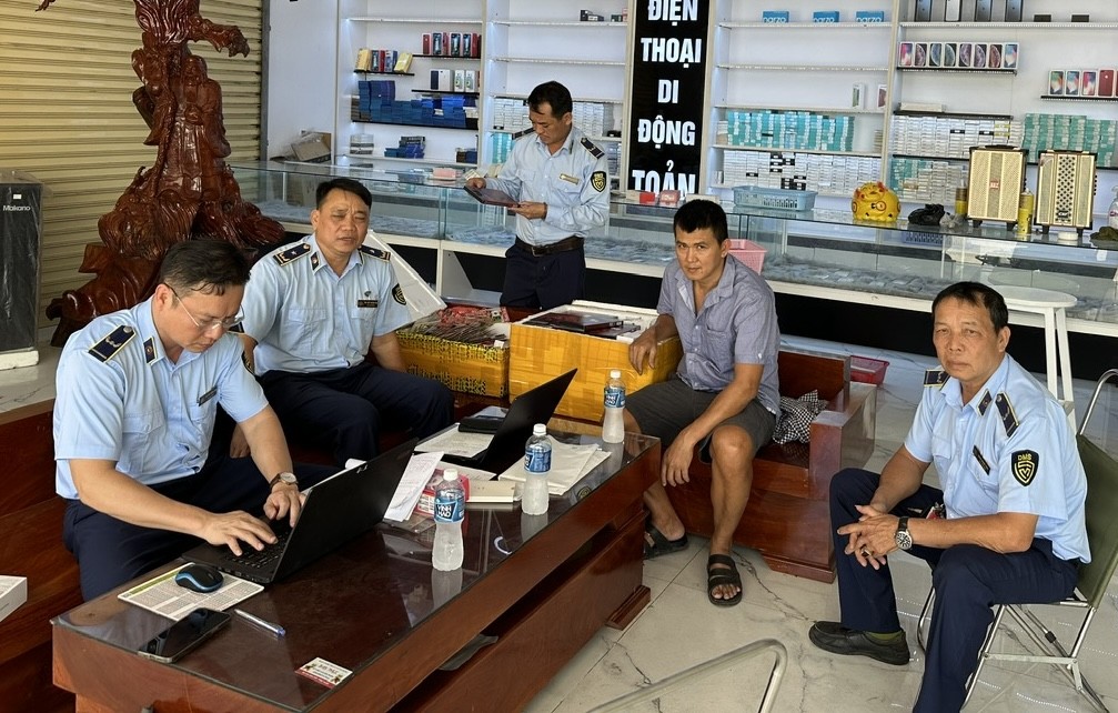 Lực lượng chức năng kiểm tra Hộ kinh doanh Huỳnh Quốc Toản, Lực lượng chức năng kiểm tra Hộ kinh doanh Huỳnh Quốc Toản,