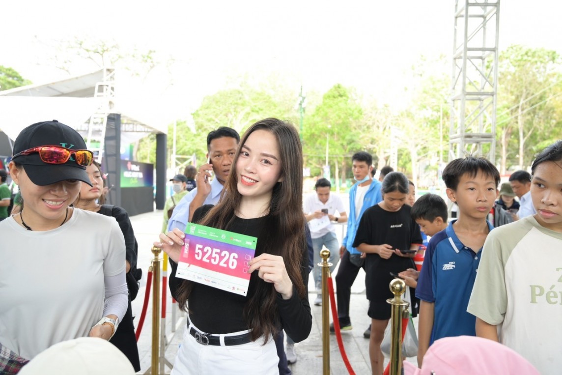 Hàng ngàn runner háo hức nhận BIB VPBank Can Tho Music Night Run 2024 Hàng ngàn runner háo hức nhận BIB VPBank Can Tho Music Night Run 2024