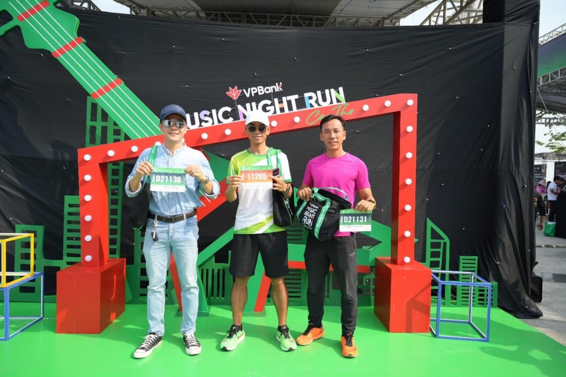 Hàng ngàn runner háo hức nhận BIB VPBank Can Tho Music Night Run 2024 Hàng ngàn runner háo hức nhận BIB VPBank Can Tho Music Night Run 2024