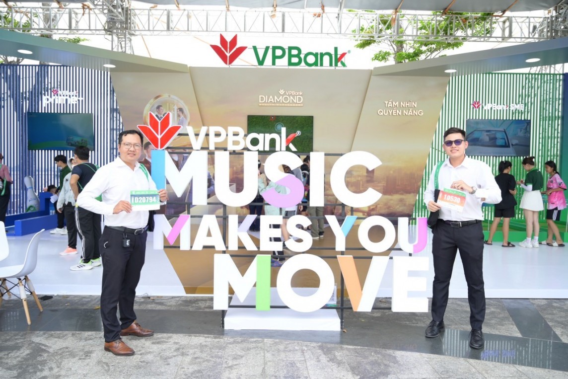 Hàng ngàn runner háo hức nhận BIB VPBank Can Tho Music Night Run 2024 Hàng ngàn runner háo hức nhận BIB VPBank Can Tho Music Night Run 2024