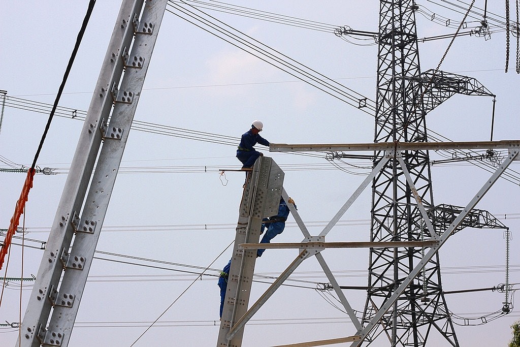 Gấp rút hoàn thiện đúc móng dựng cột Đường dây 500kV mạch 3 Gấp rút hoàn thiện đúc móng dựng cột Đường dây 500kV mạch 3