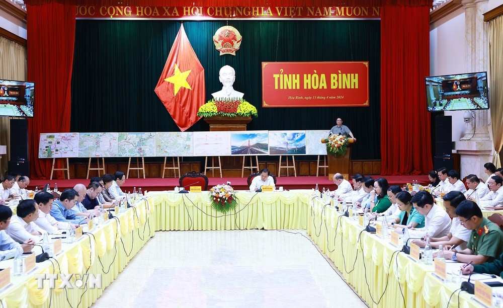 ttxvn_thu_tuong_lam_viec_voi_ban_thuong_vu_tinh_uy_hoa_binh_1304-7.jpg