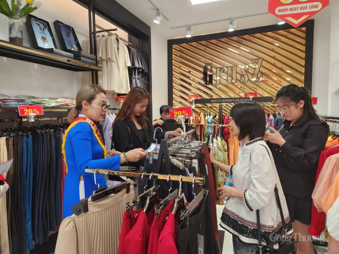 Dệt may Việt Nam và câu chuyện xâm nhập thị trường ngoại bằng thương hiệu Việt Dệt may Việt Nam và câu chuyện xâm nhập thị trường ngoại bằng thương hiệu Việt