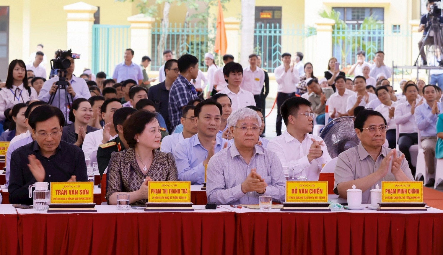 Petrovietnam ủng hộ 5 tỷ đồng cho phong trào Petrovietnam ủng hộ 5 tỷ đồng cho phong trào