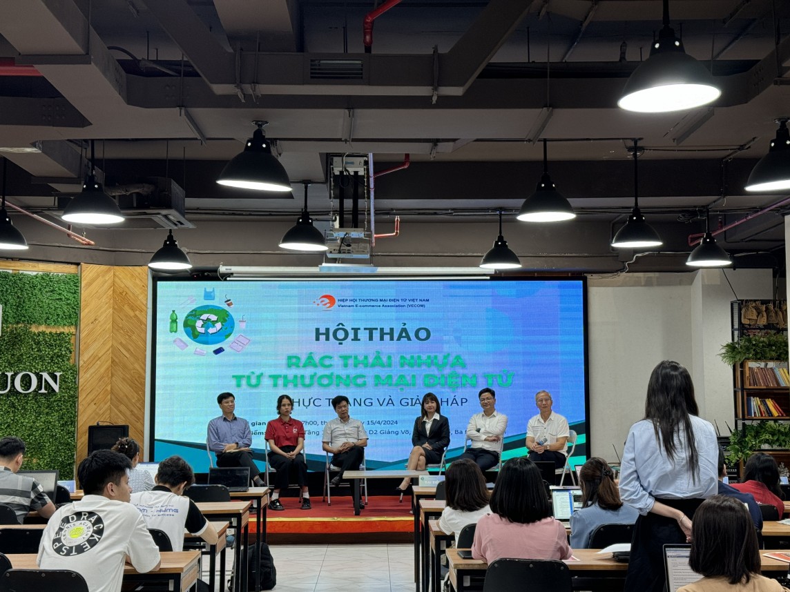 Giải pháp nào cho rác thải nhựa từ hoạt động thương mại điện tử? Giải pháp nào cho rác thải nhựa từ hoạt động thương mại điện tử?