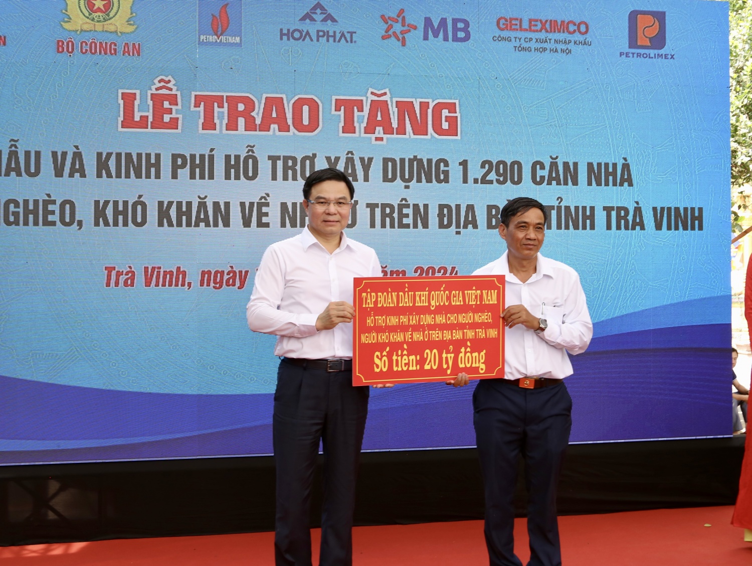 Petrovietnam tài trợ xây dựng 400 căn nhà cho người nghèo tại tỉnh Trà Vinh Petrovietnam tài trợ xây dựng 400 căn nhà cho người nghèo tại tỉnh Trà Vinh