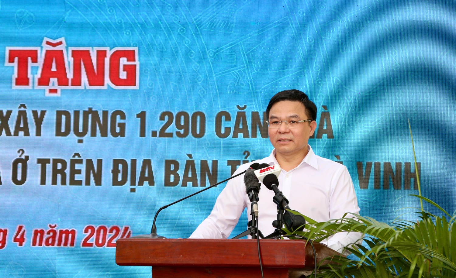 Petrovietnam tài trợ xây dựng 400 căn nhà cho người nghèo tại tỉnh Trà Vinh Petrovietnam tài trợ xây dựng 400 căn nhà cho người nghèo tại tỉnh Trà Vinh