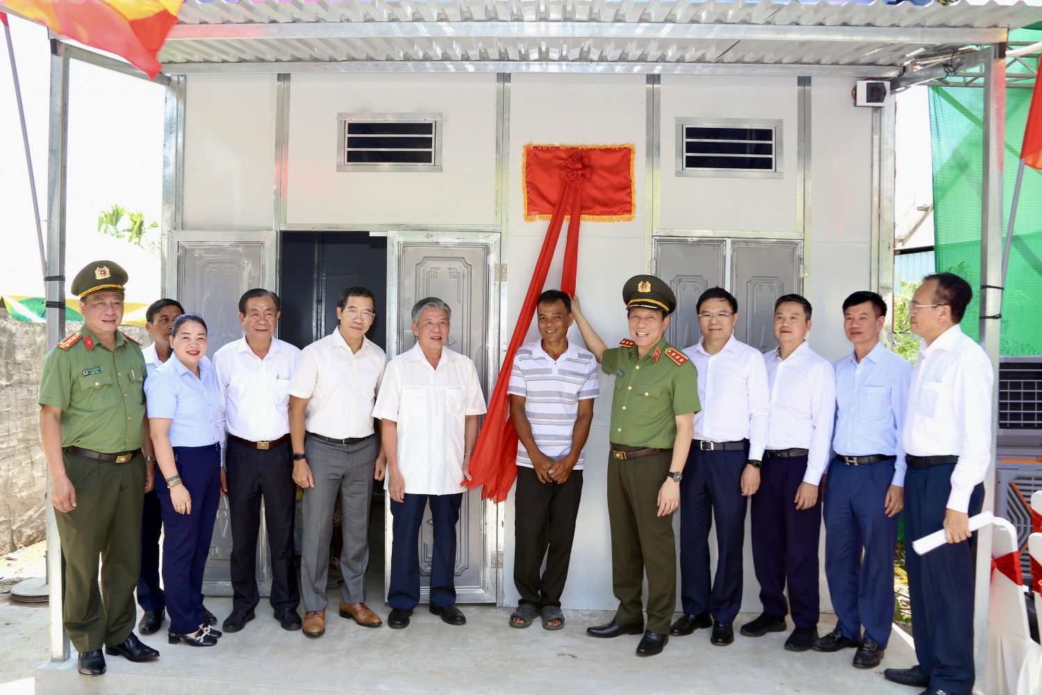 Petrovietnam tài trợ xây dựng 400 căn nhà tại tỉnh Trà Vinh Petrovietnam tài trợ xây dựng 400 căn nhà cho người nghèo tại tỉnh Trà Vinh