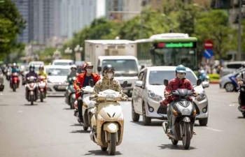 Dự báo thời tiết Hà Nội ngày mai 17/4/2024: Hà Nội mưa rải rác, trưa chiều hửng nắng