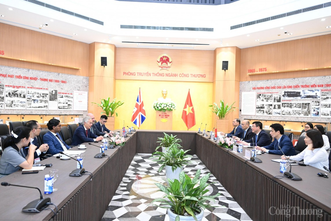 Bộ trưởng Nguyễn Hồng Diên